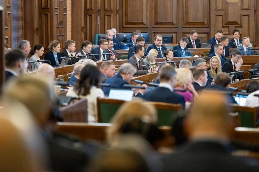 Депутатам хотели запретить общаться с журналистами на русском и других языках
