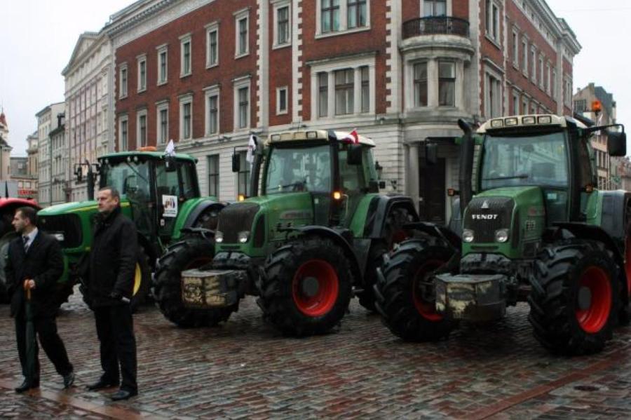 Вслед за Германией, Бельгией и Францией выходят бастовать латвийские фермеры
