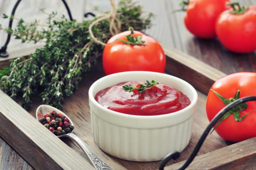 5 соусов, которые можно приготовить из томатной пасты