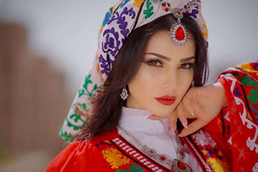 Допущена к управлению катком: как Таджикистан освобождает женщин (ВИДЕО)