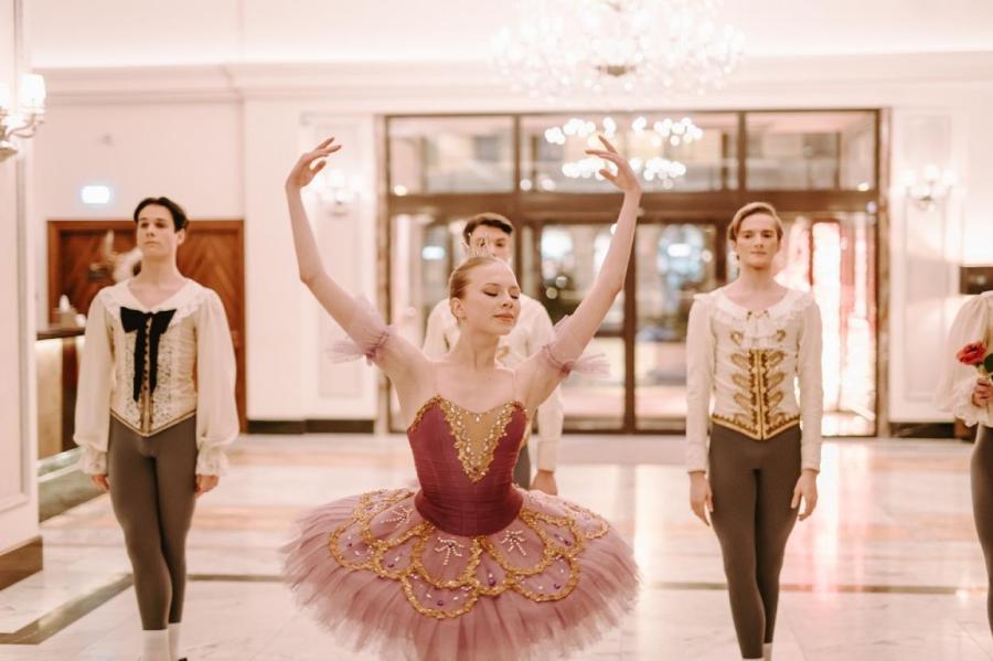 «Гранд Отель Кемпински Рига» открывает выставку про балет
