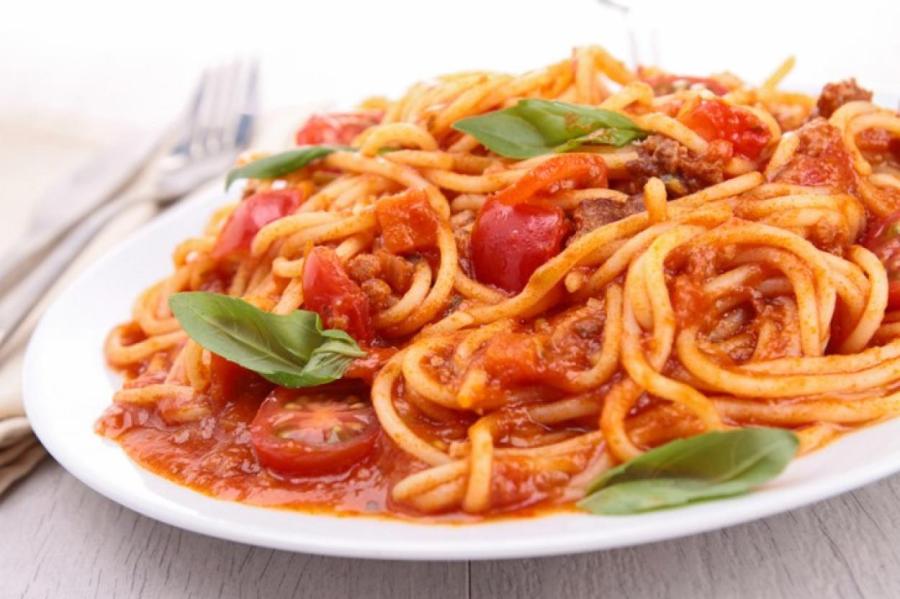 Спагетти с томатным соусом - Лайфхакер