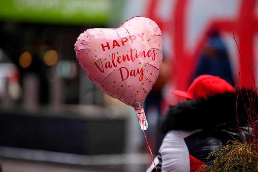 Миллиарды в День святого Валентина: вечная любовь бизнеса к 14 февраля
