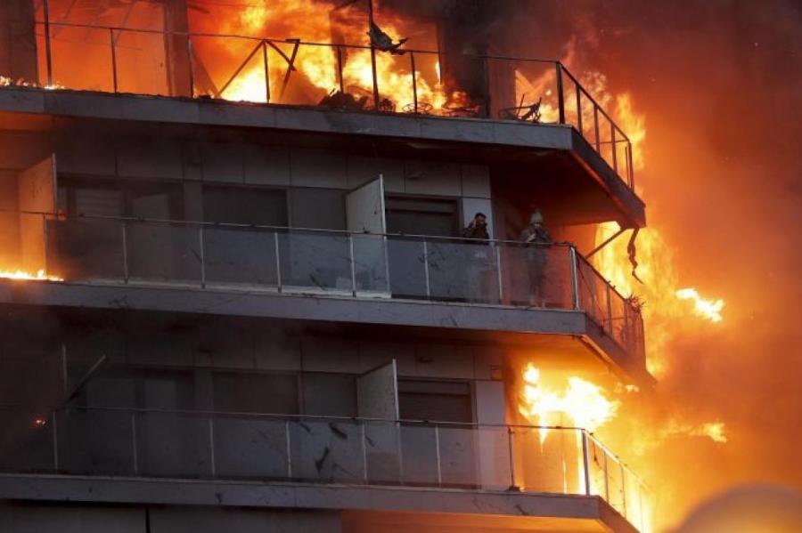 Жуткий пожар в многоэтажном жилом доме в Испании: новые данные о погибших