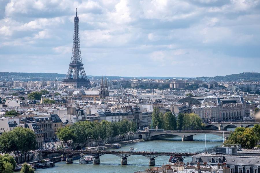 Как прекрасно отдохнуть в Париже накануне Олимпиады за разумные деньги (ВИДЕО)