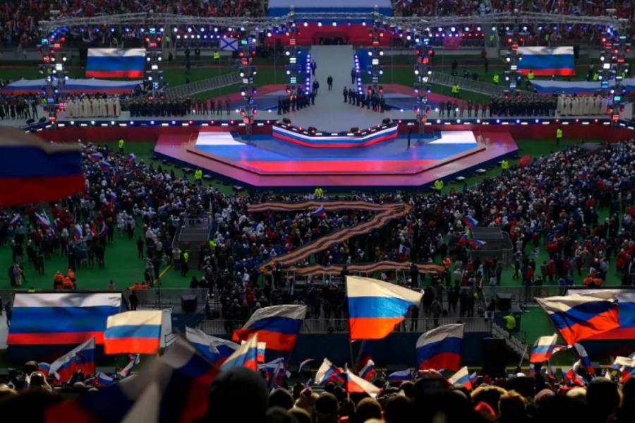 Народ и партия едины: зачем в российских госучреждениях политруки (ВИДЕО)