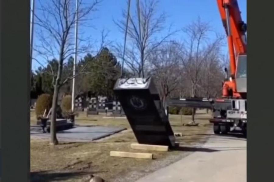 В Канаде снесли памятник украинцам, воевавшим в дивизии СС «Галичина»