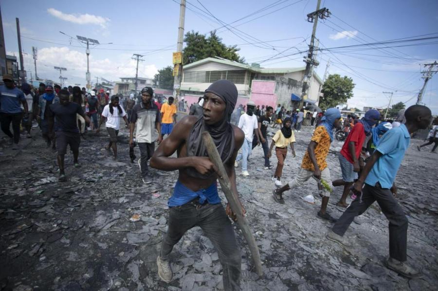 МОМ: cтолица Гаити находится на осадном положении