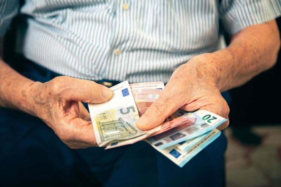 Пенсионеры договорились с властью: принято решение об индексации пенсий Латвии