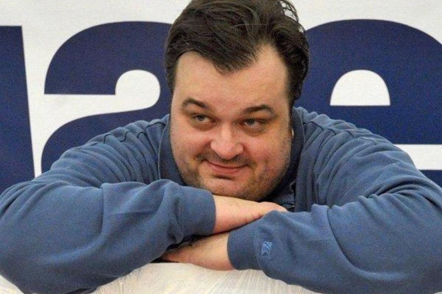 Названа возможная причина смерти комментатора и журналиста Василия Уткина