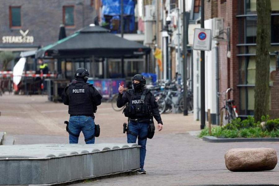 В Нидерландах полиция освободила всех заложников из кафе и задержала преступника
