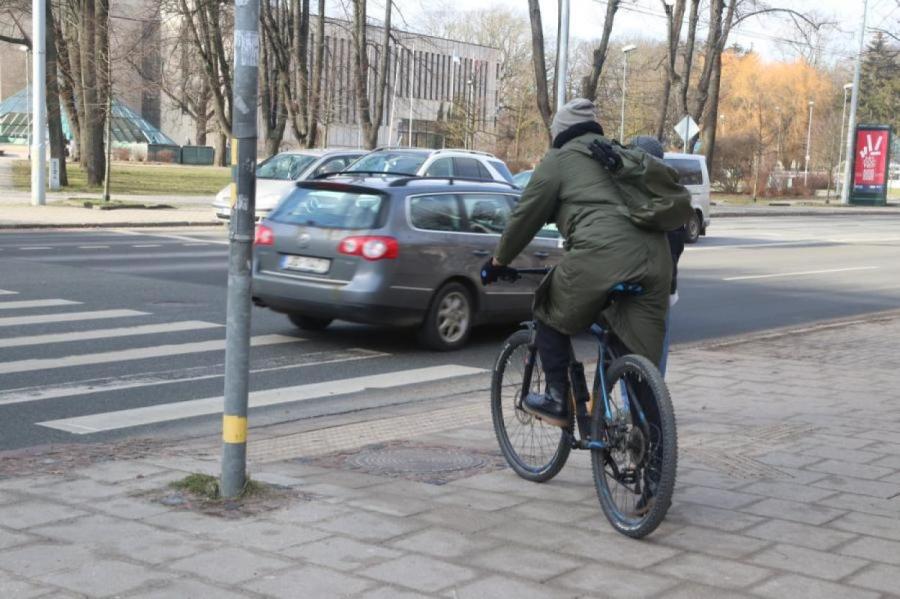 Совершеннолетним лицам придется платить за получение велосипедных прав