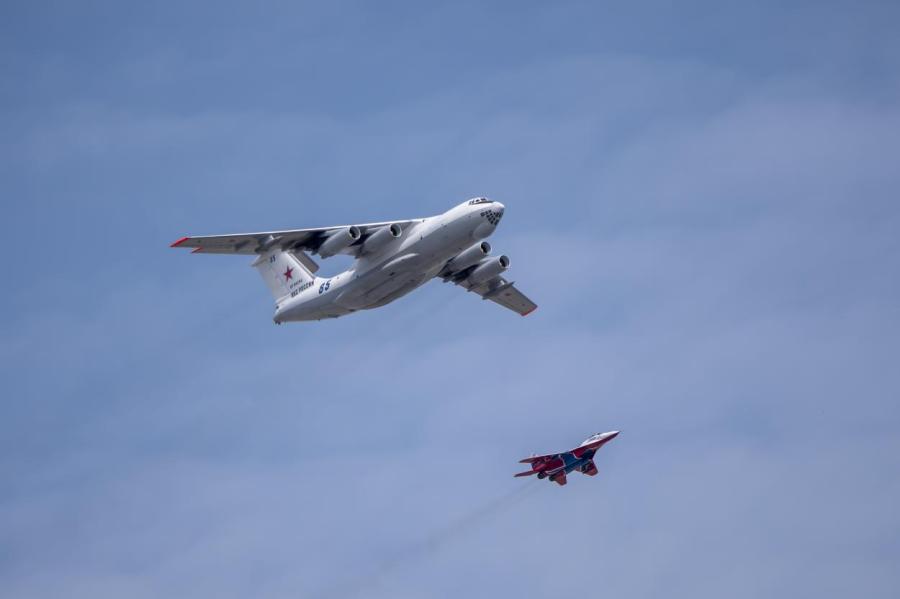 РФ перебросит военные самолеты от границ Латвии в Сибирь