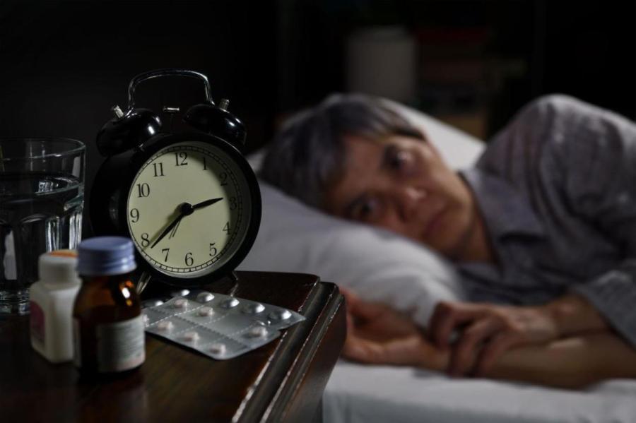 Почему после 50 лет становится сложнее уснуть ночью