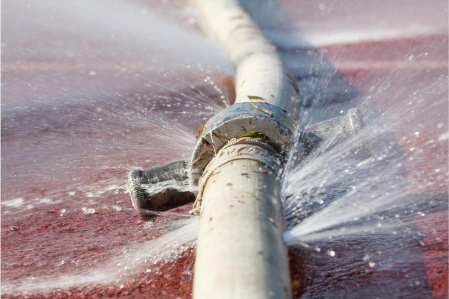 По частному участку в Риге проложен водопровод: можно его перекрыть?