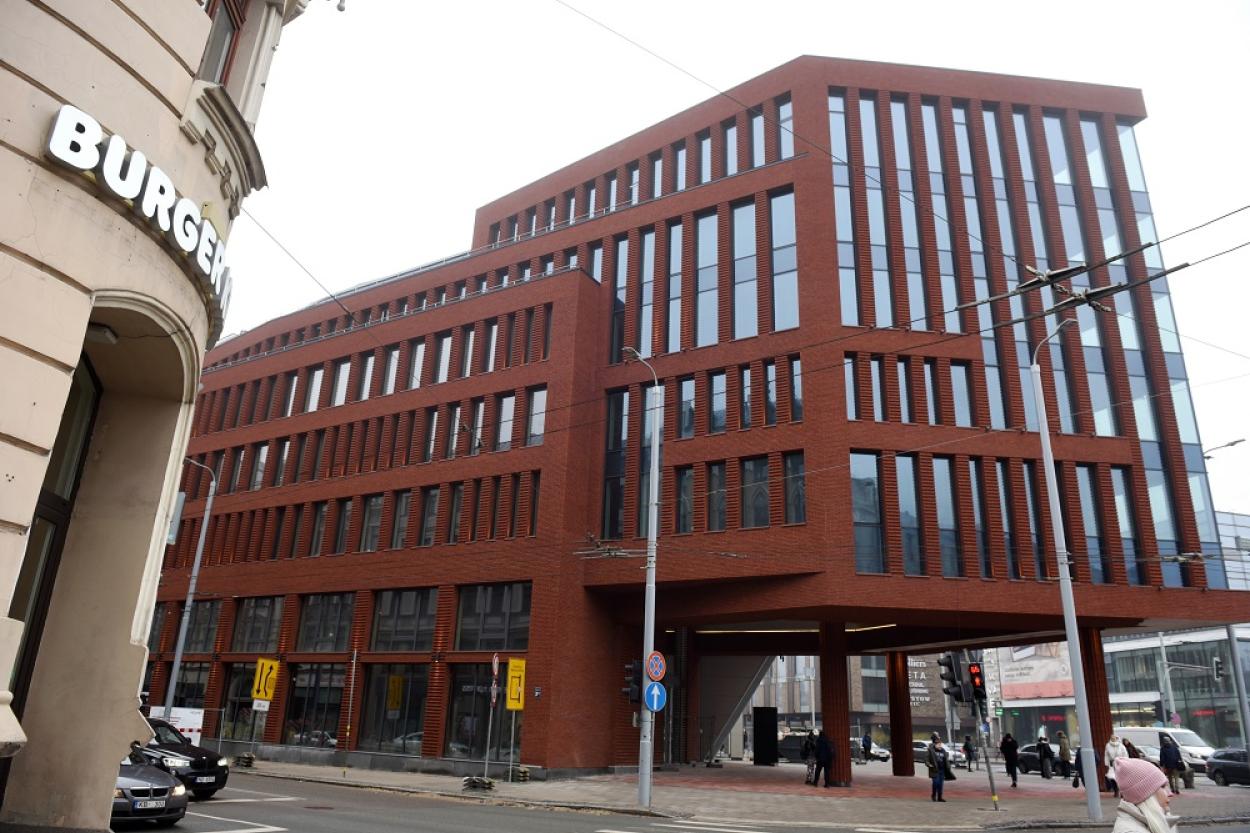 В Риге открывается бизнес-центр, построенный на Привокзальной площади