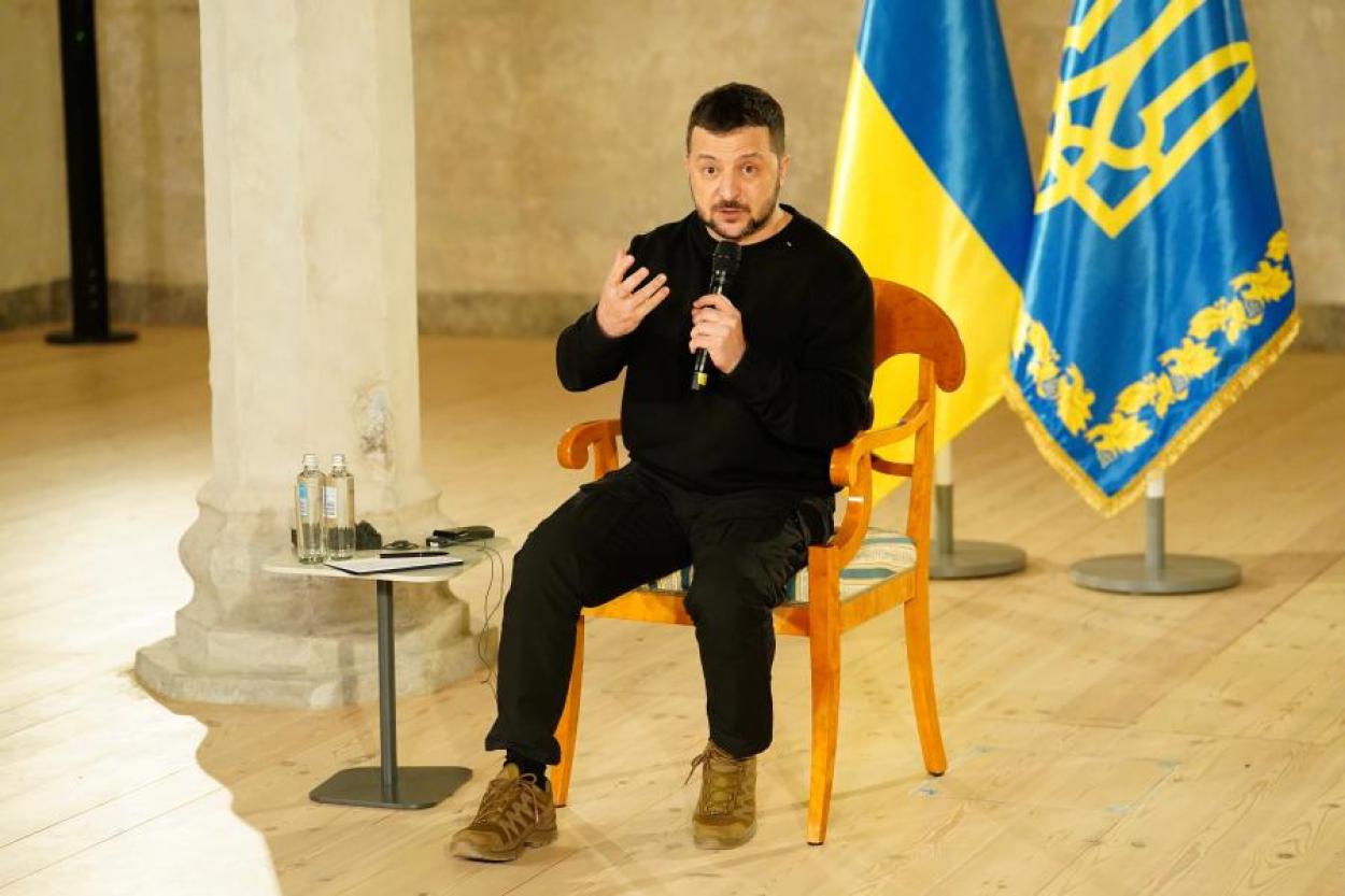 Зеленский в Вильнюсе призвал Запад активизировать помощь Украине