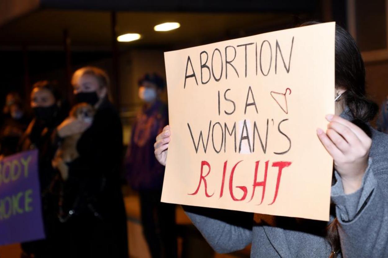 Европарламент потребовал признать аборт основным правом