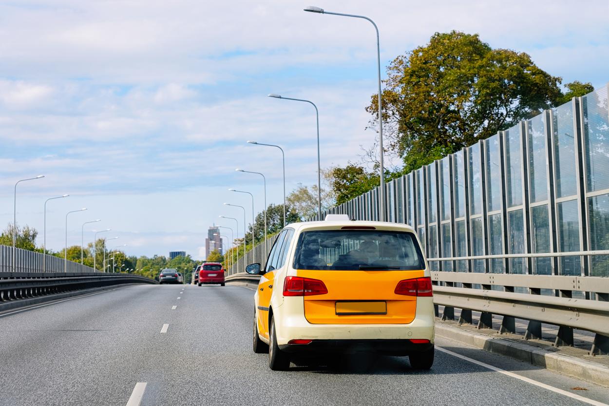 Власти накручивают счетчик: тариф такси в Риге может превысить 10 евро/км