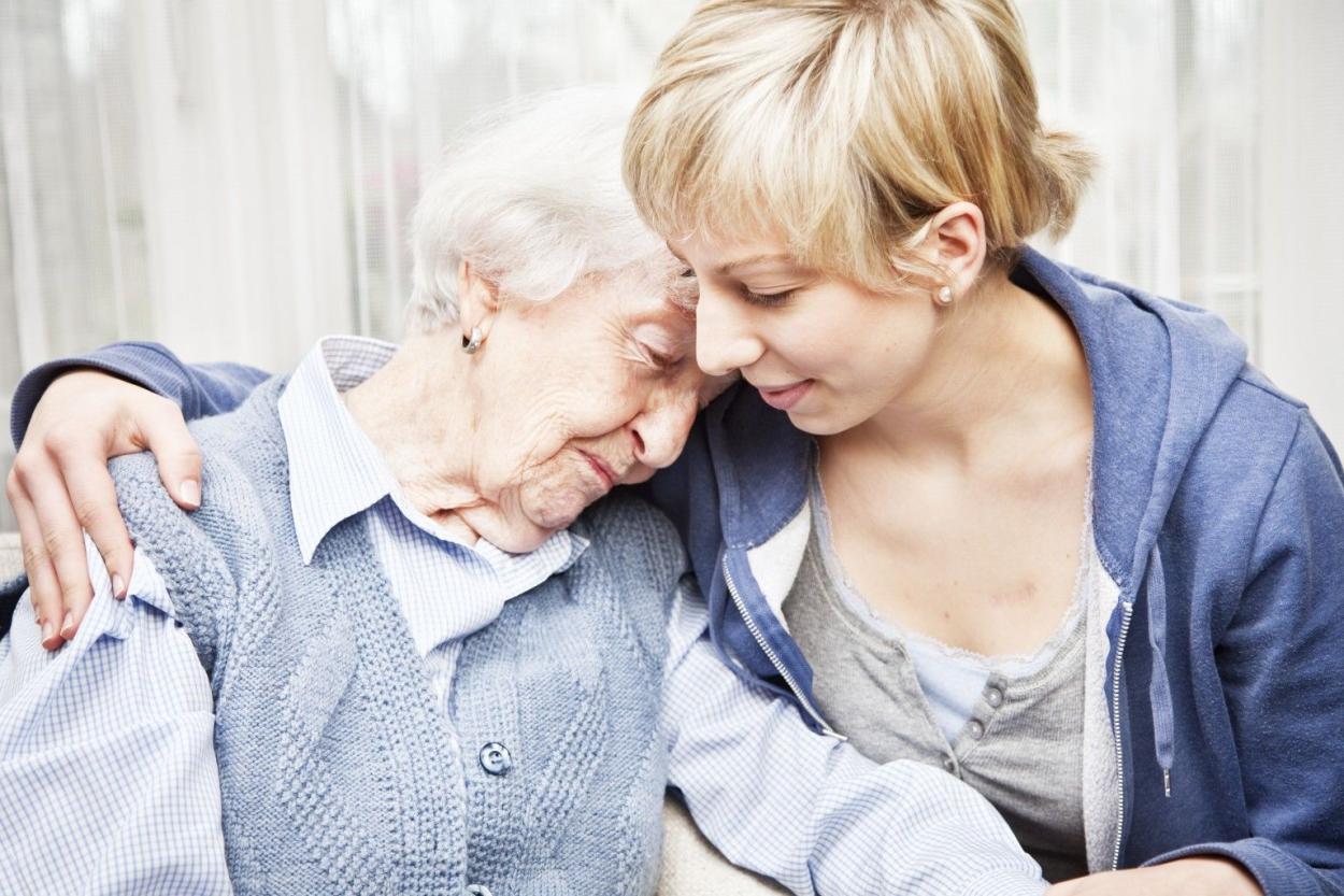 Как сделать бабушек и дедушек счастливыми: порой достаточно их слушать