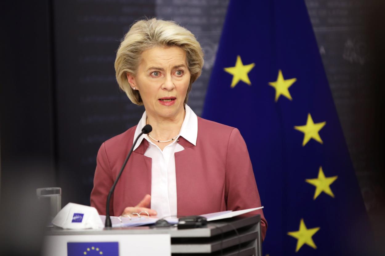 Глава Еврокомиссии приедет в Латвию с предвыборным визитом
