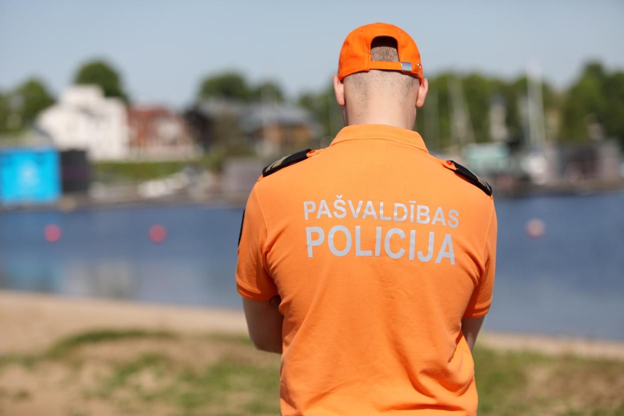 Сколько зарабатывают муниципальные полицейские в Риге