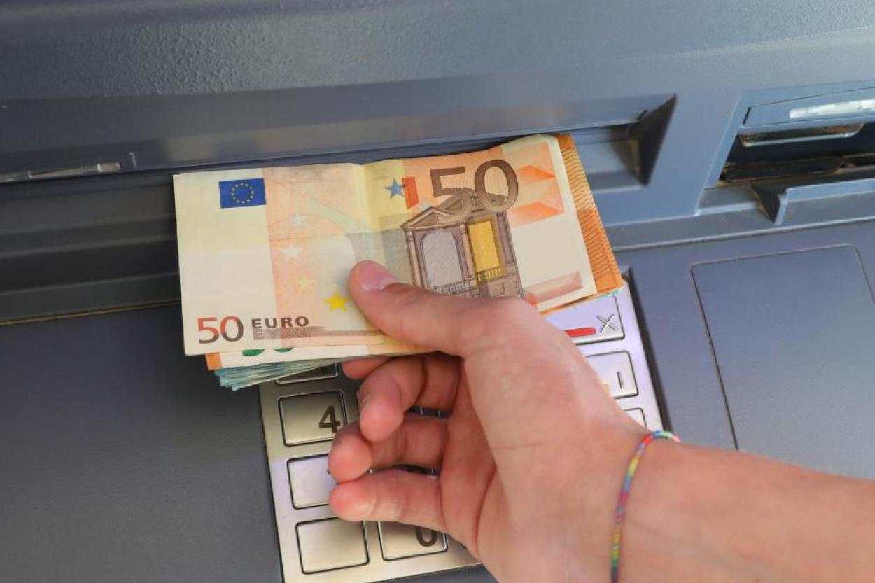 Латвийские банки могут оштрафовать на 50 тысяч евро за ликвидацию банкоматов
