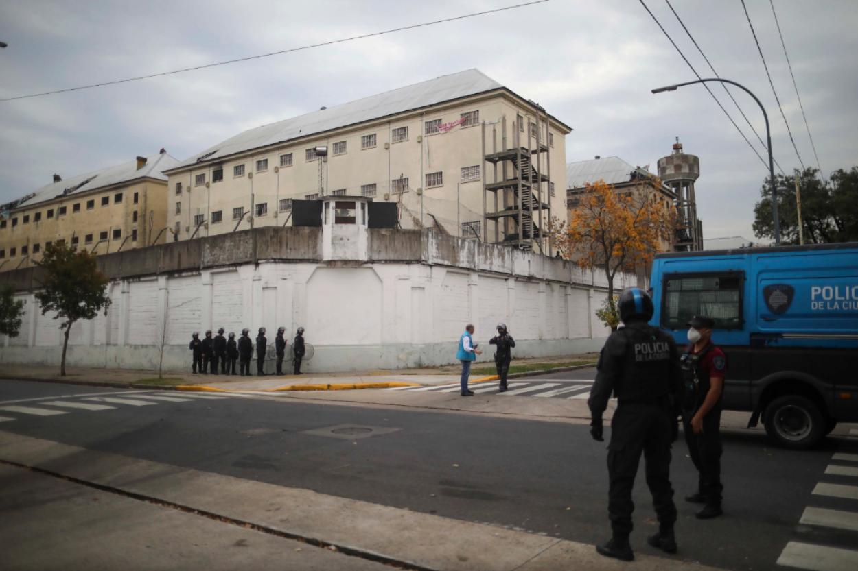 Президент Милей пересадит аргентинских зеков в частные тюрьмы (ВИДЕО)