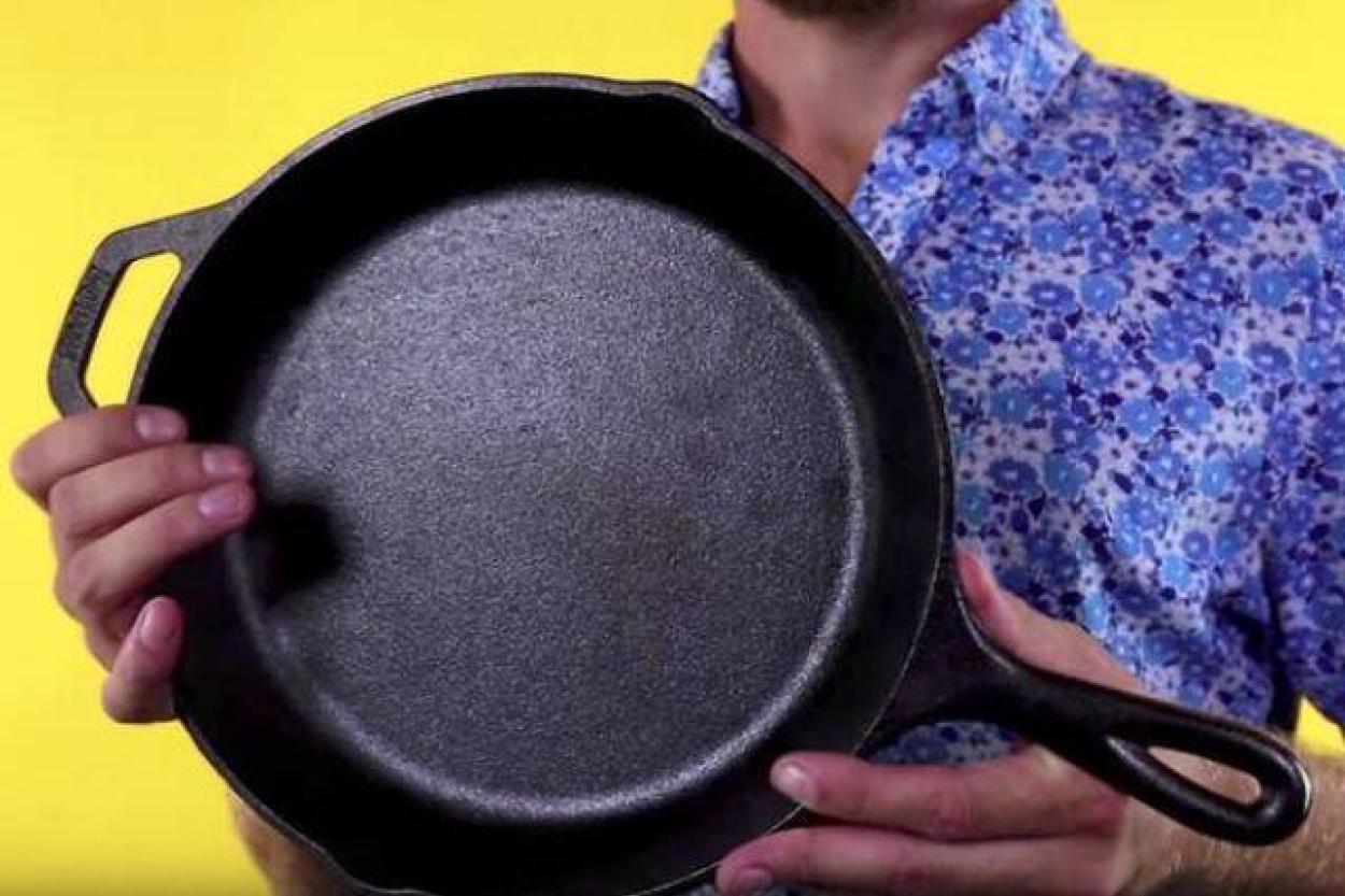 Пять ошибок, которые все мы совершаем с чугунной посудой