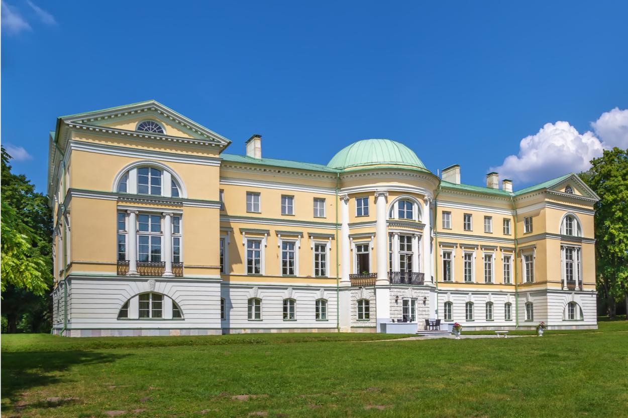 Кому достанется жемчужина в Межотне: решается судьба латвийского дворца