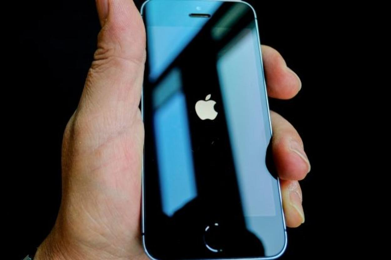 Сенатор США Уоррен заявила, что Apple мешает людям общаться