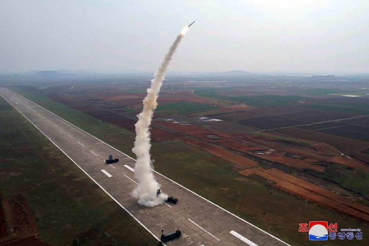 КНДР запустила новую зенитную ракету