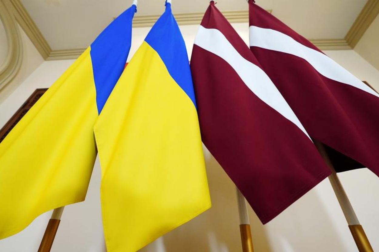 «Большое спасибо, Америка»: в Латвии обрадовались выделению помощи Украине