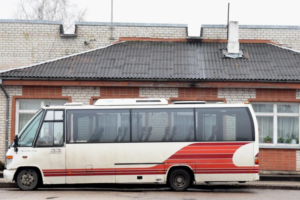 От Бришкенса требуют объяснений по поводу отмены скидок в региональных автобусах
