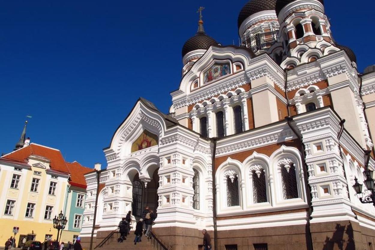 Власти Эстонии призвали монашек из Пюхтицы порвать отношения с Москвой