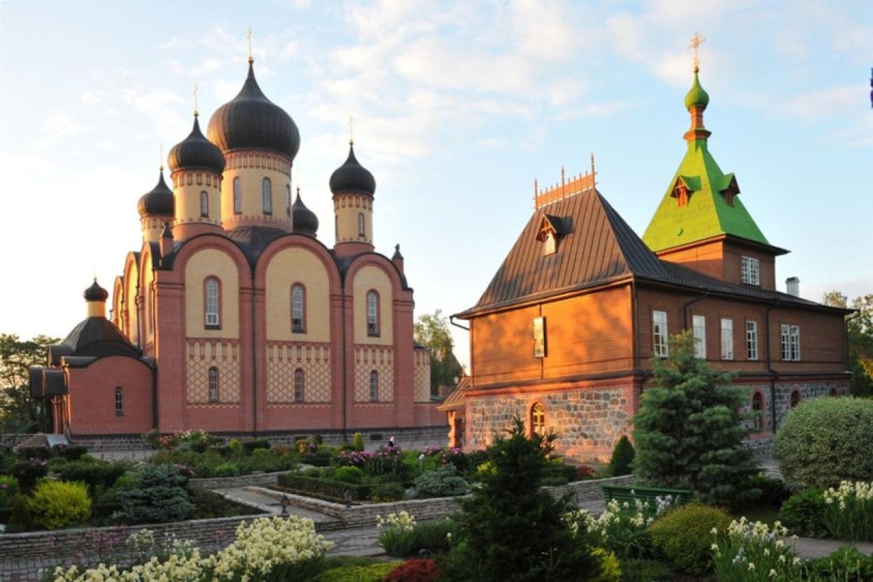 Власти Эстонии уговаривают Пюхтицкий монастырь отказаться от Москвы. Иначе...