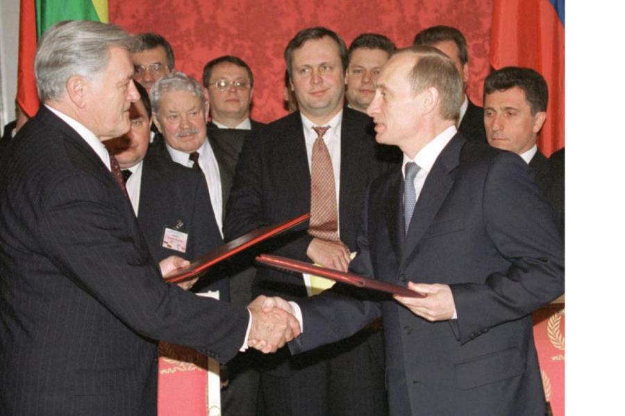Двадцать лет спустя: как Путин литовцев уговаривал в НАТО не вступать (ВИДЕО)
