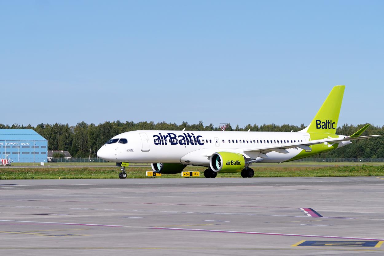 Правительство планирует одолжить денег, чтобы вложить их в бездонный airBaltic