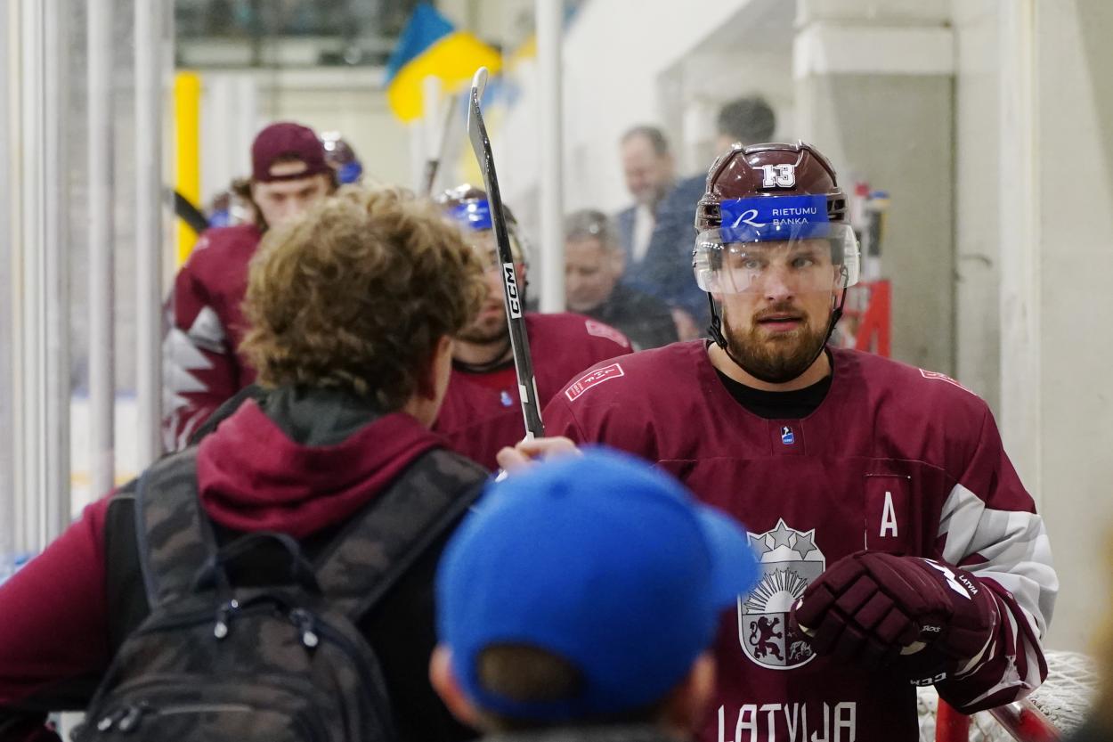 Сборная Латвии по хоккею проводит первый из двух матчей со Швейцарией