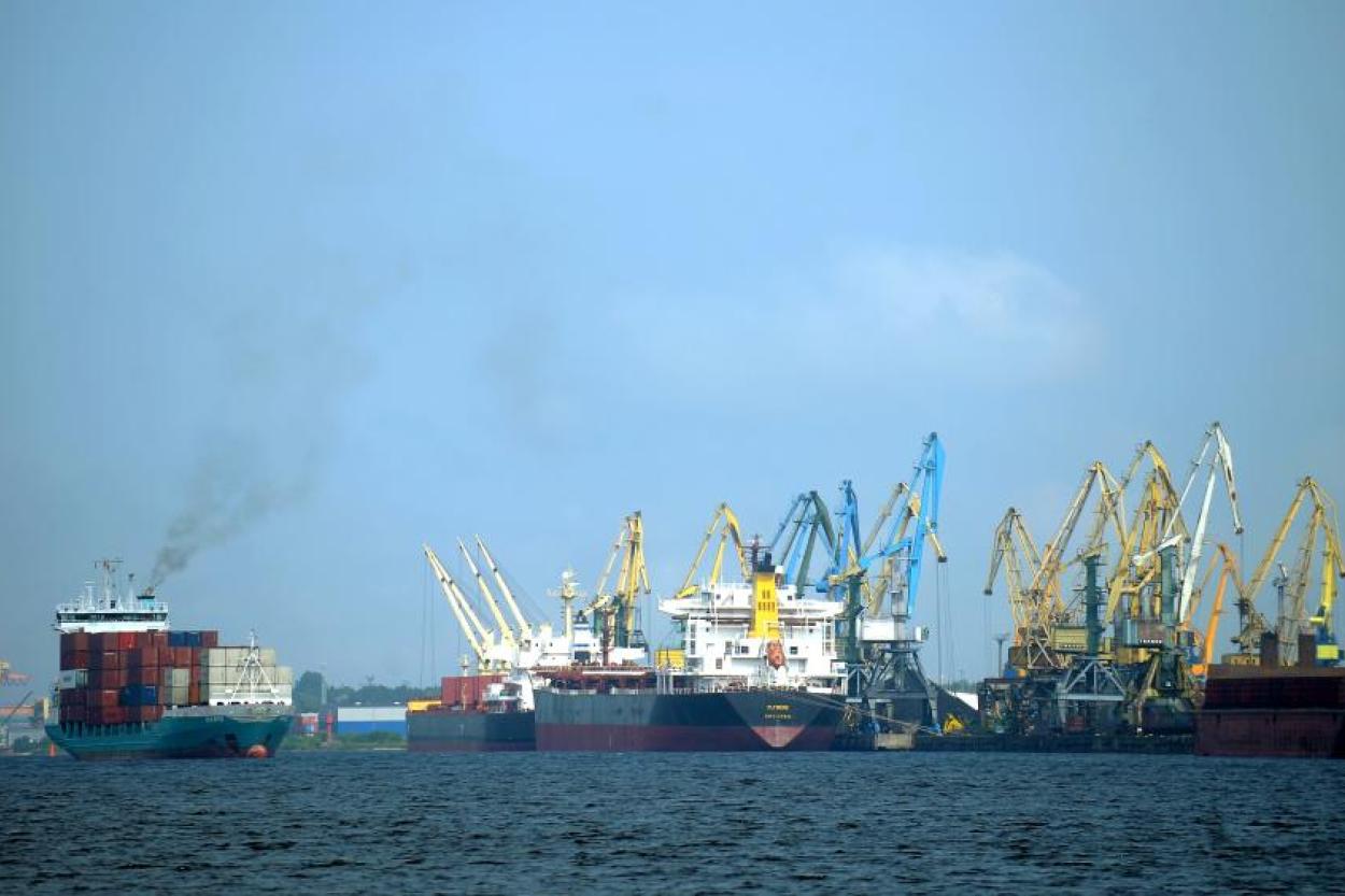 Грузооборот Рижского свободного порта продолжает падать