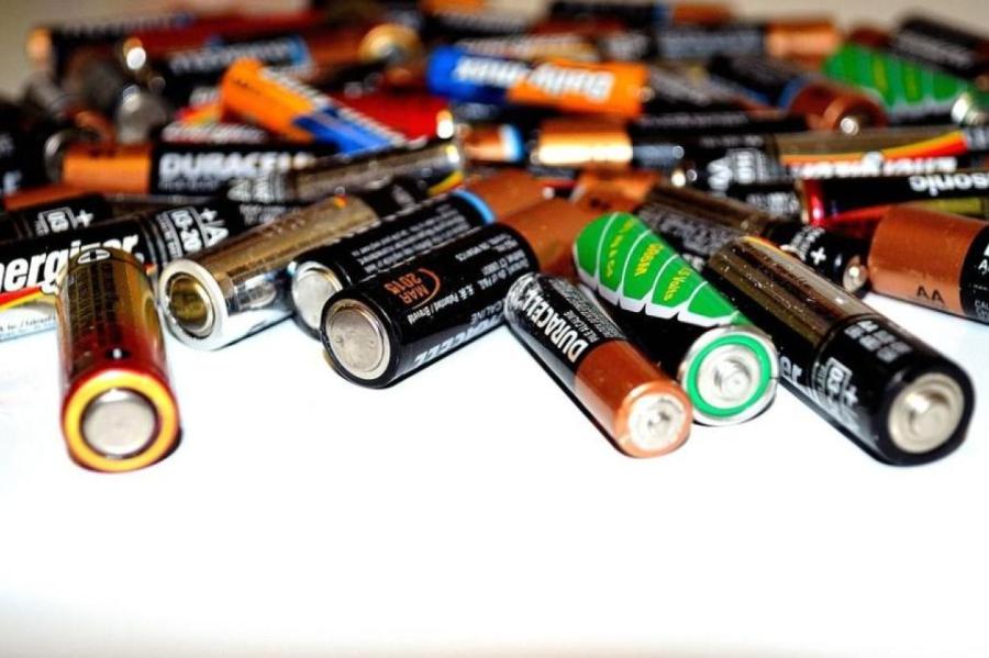 Почему простые батарейки нельзя зарядить, как аккумуляторы?
