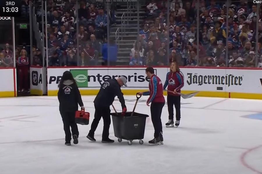 «Никто не захочет увидеть столько крови»: игрока НХЛ увезли в больницу (ВИДЕО)