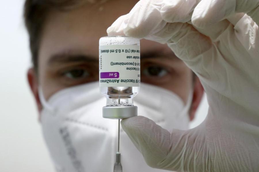 AstraZeneca признала в суде опасный побочный эффект своей вакцины от ковида
