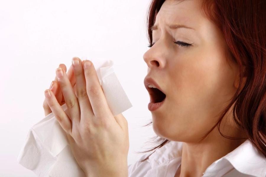 Кошмар аллергика: врач назвала 10 вещей в доме, которые провоцируют чихание