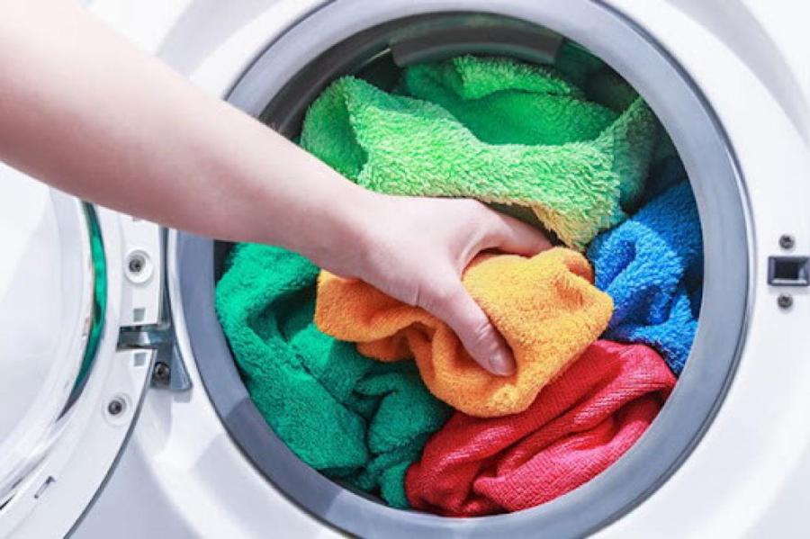 8 ошибок во время стирки, которых стоит избегать, чтобы не испортить полотенца