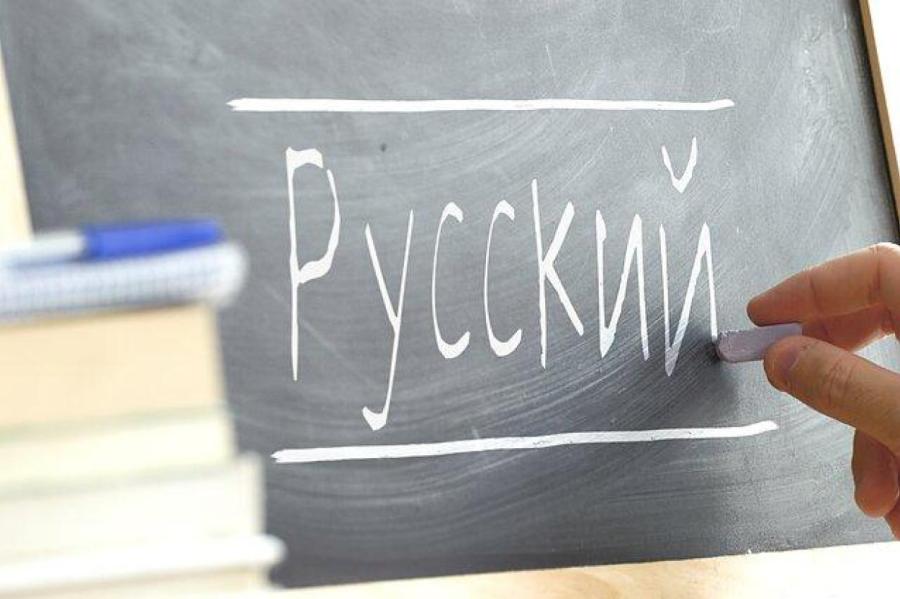 Школьникам позволили быстрее отказаться от русского языка
