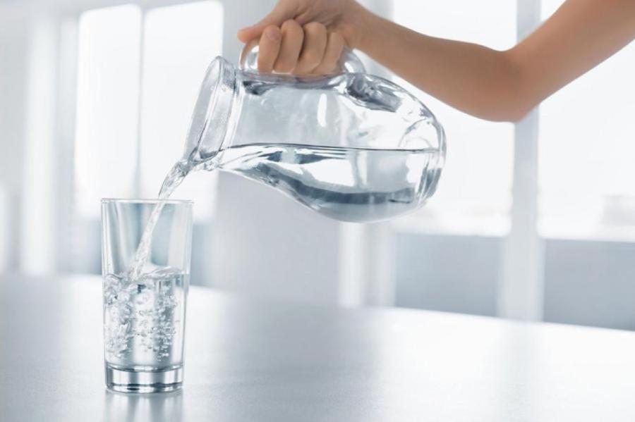 Вредно ли пить воду натощак?