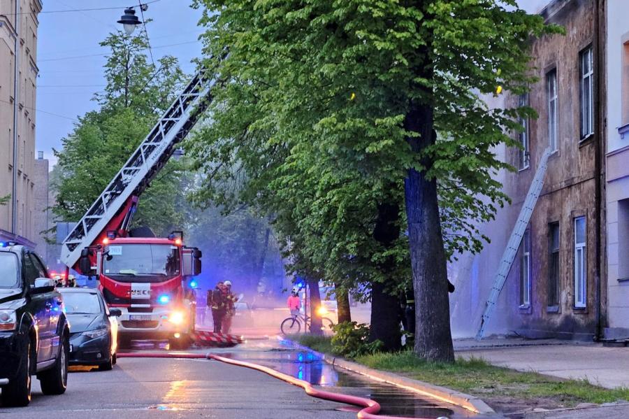 Полиция начала уголовный процесс о пожарах в жилых домах в Гризинькалнсе