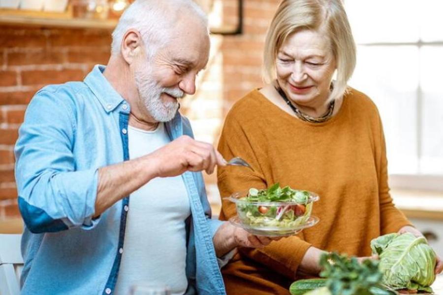 Как питаться пенсионерам, чтобы иметь крепкое здоровье и хорошее настроение