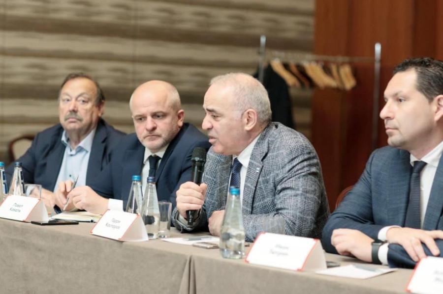 Сторонники Каспарова в Варшаве призвали помогать вооруженной борьбе в РФ (ВИДЕО)